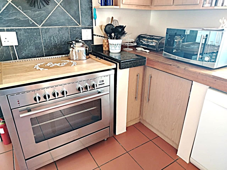 6 Bedroom Property for Sale in Vaal Dam Free State